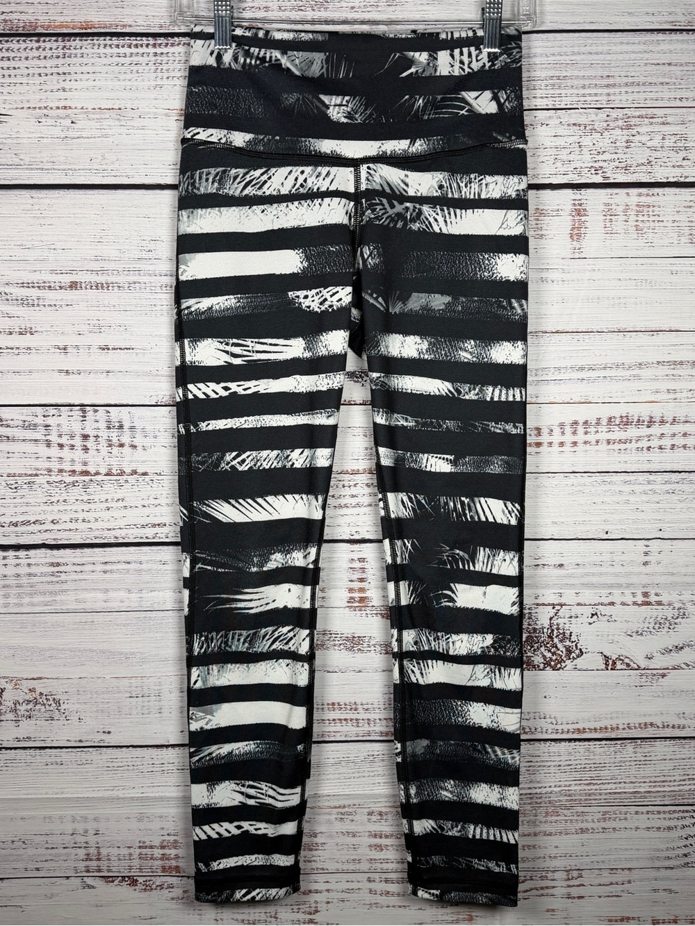 Lululemon Wunder Under Shady Palm Leggings Size 6 Black White Yoga Pants - Picture 2 of 7